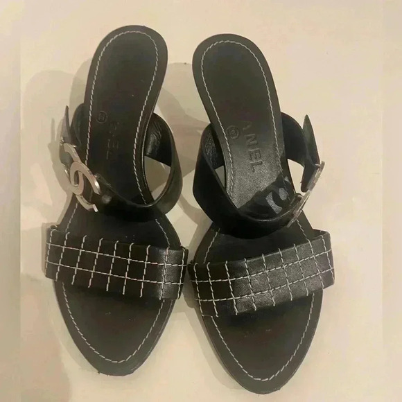 Vintage Chanel Kitten Heel Sandals with Interlocking CC logo - Picture 1 of 7